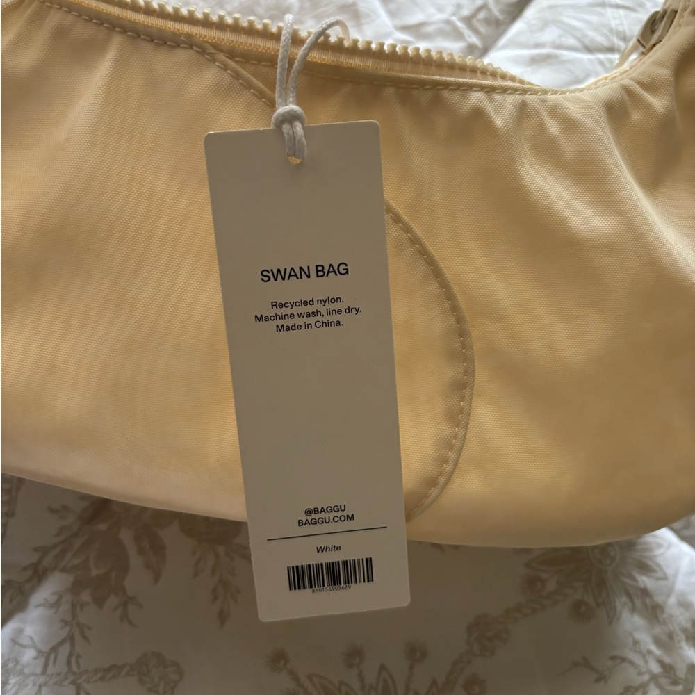 NWT BAGGU Swan Cream Shoulder Bag with Orange Accent - Picture 10 of 15